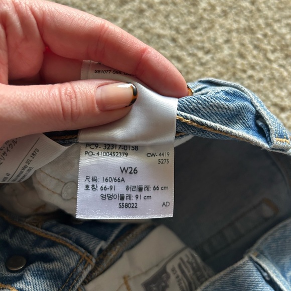 Levi’s 501 high rise cutoff denim jean shorts size 26 - Picture 4 of 4